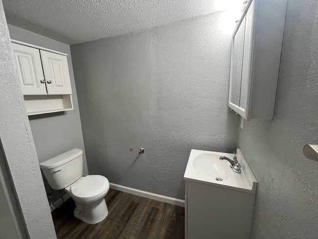 Building Photo - 3 bedroom remodeled home in Davenport near...