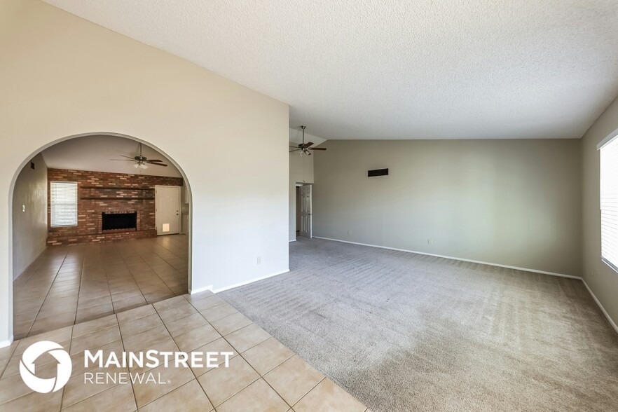 Building Photo - 6202 W Sunnyside Dr