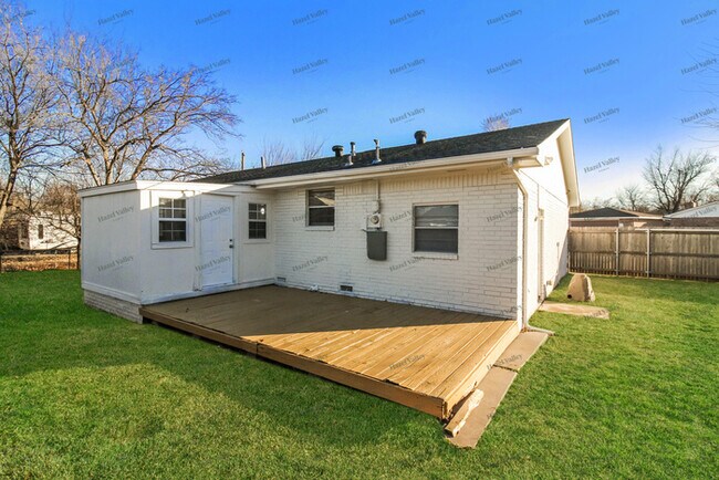 Building Photo - 301 Fay Ave