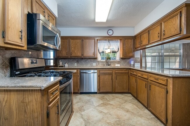 Building Photo - 1830 Baker Dr