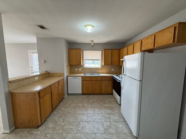 Building Photo - 4001 Doraine Ct