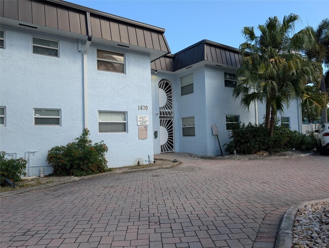 Building Photo - 1470 N Dixie Hwy
