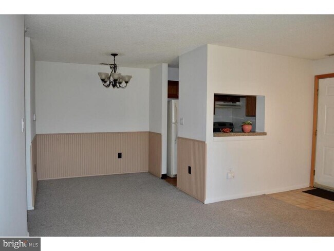 Building Photo - 909 Ravens Crest Dr