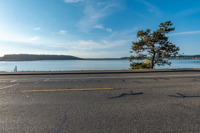 Building Photo - Waterfront Condo with 2 car garage