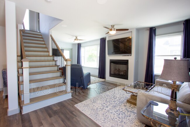 Building Photo - 501 Delaware Ave