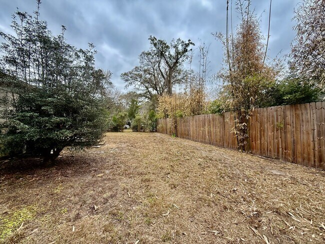 Building Photo - Spacious 3-Bed, 2-Bath Home with Private Yard in NW Gainesville