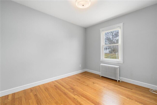 Building Photo - 5 Holten Ave