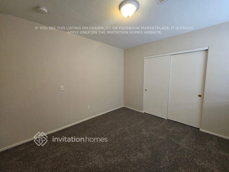 Building Photo - 5912 Trumbull St