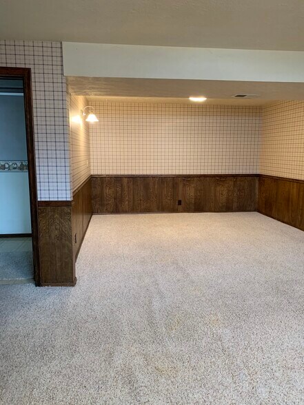 Building Photo - 10205 T Cir