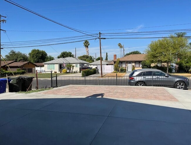 Primary Photo - 1078 Washington Ave
