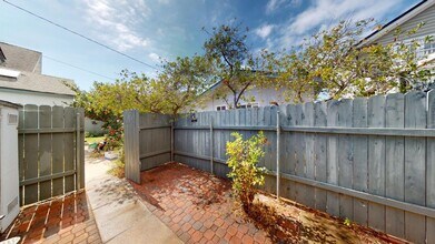 Building Photo - Charming One-Bedroom Backhouse in the cent...