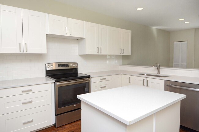 Building Photo - South Lake Union / Queen Anne Condo at The...