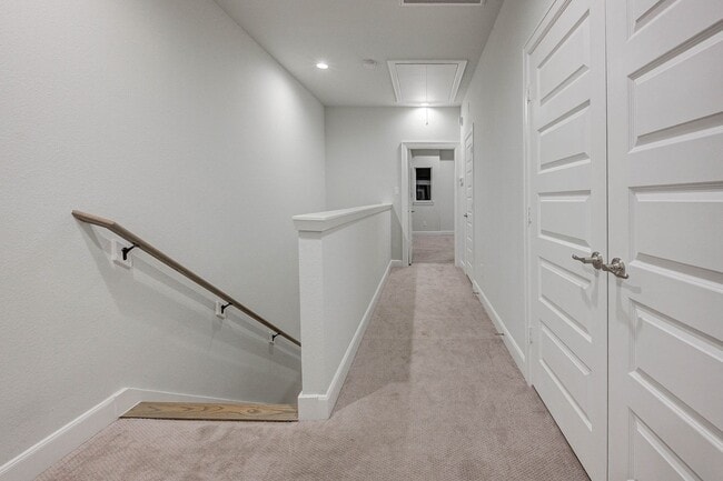 Building Photo - 3BR, 3.5BA Townhome with Balcony, Yard & D...