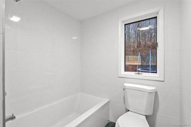 Building Photo - 17 Valley Dr