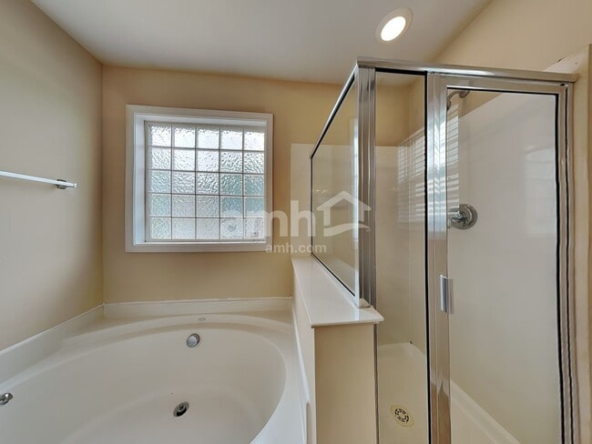 Building Photo - 83 Sioux Ln