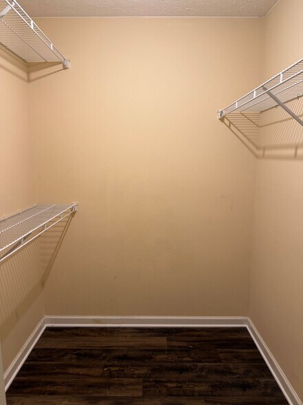 Building Photo - 8354 Glenwillow Ln