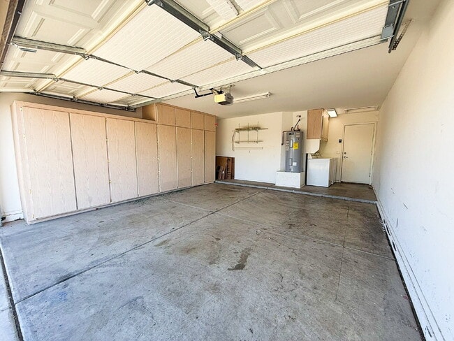 Building Photo - Well-maintained single-story home in the desirable Ashton Ranch community of Surprise.