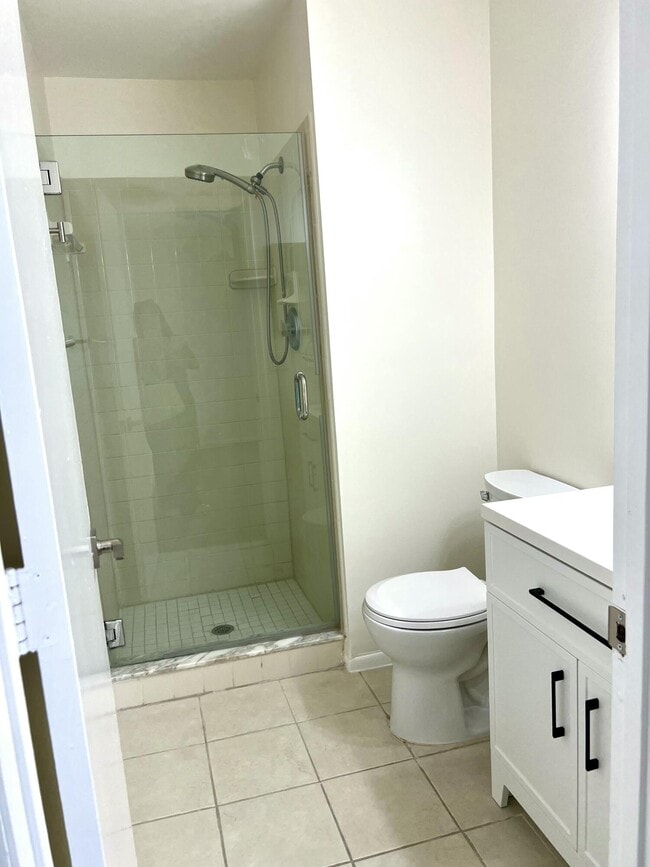 Building Photo - 102 Shoreview Dr