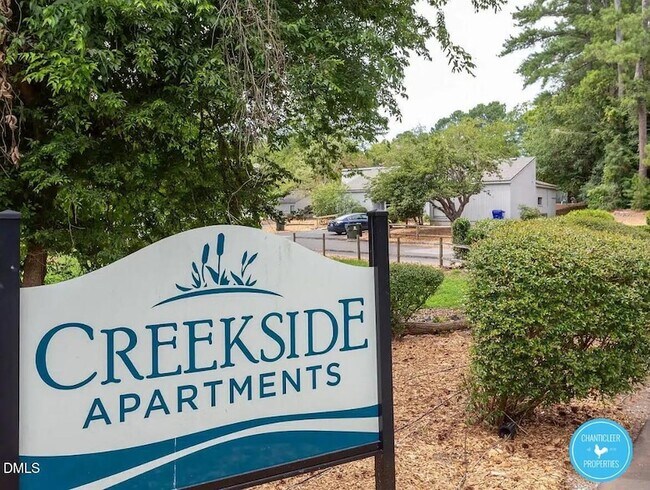 Building Photo - 2 Creekside Cir