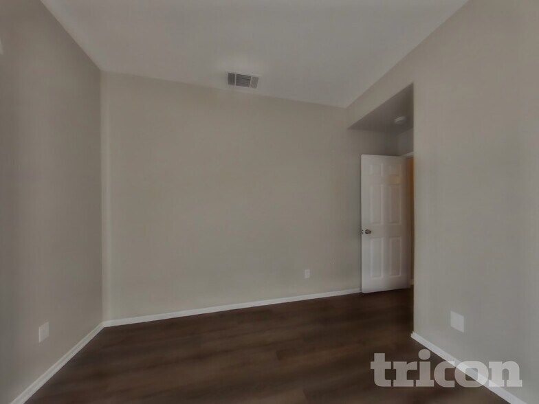 Building Photo - 1734 W Ave H 1