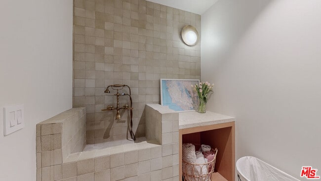 Building Photo - 4865 Wicopee Ave