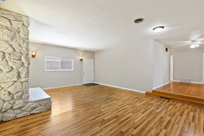 Building Photo - 666 Bluefield Ln