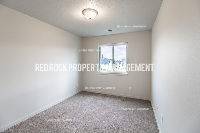 Building Photo - 303 Woodlawn Ln