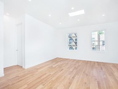 Building Photo - 410 E 153rd St