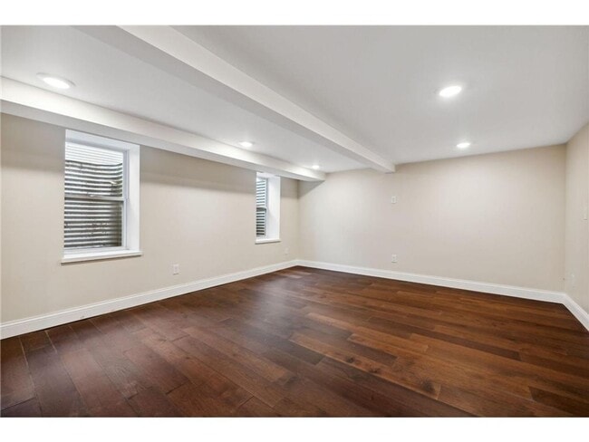 Building Photo - 438 3rd Ave E