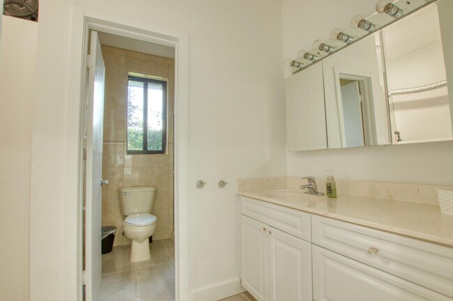Building Photo - 4246 Deste Ct