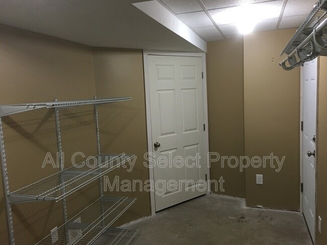 Building Photo - 83 Holten St