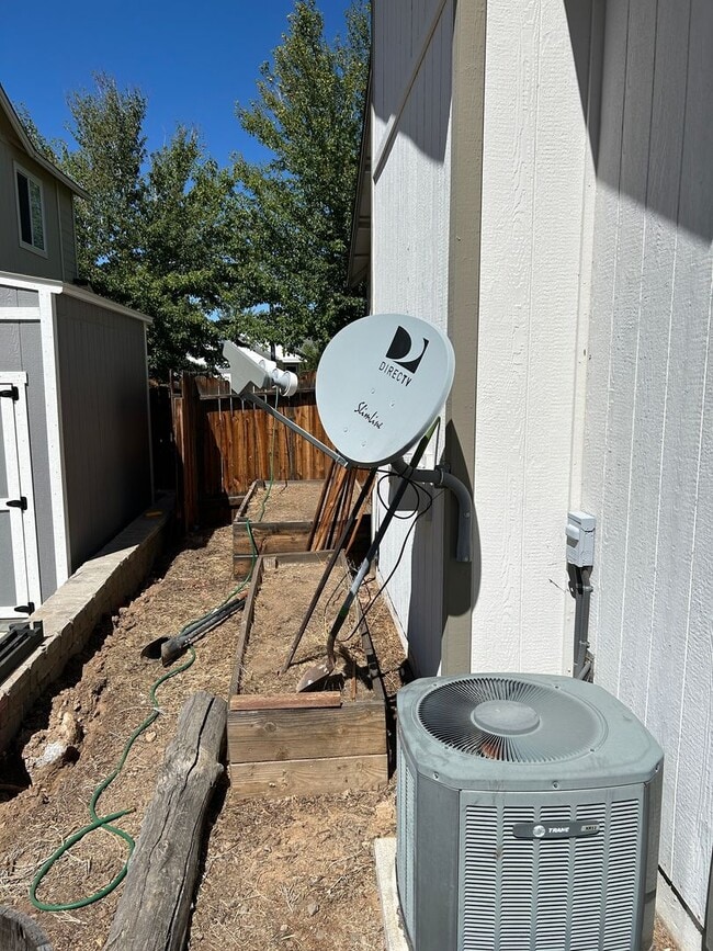 Building Photo - **READY FOR MOVE IN** Single Story Home in...