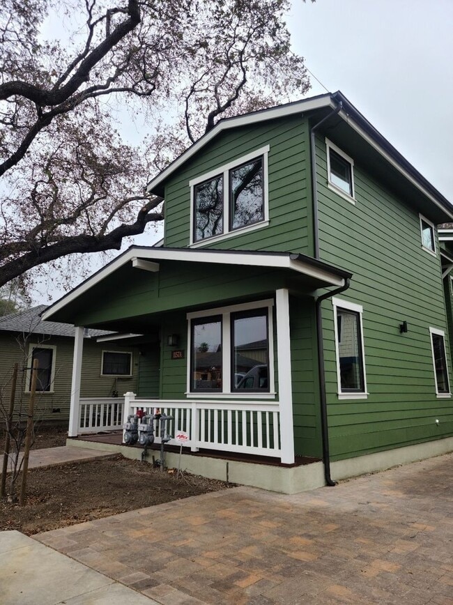 Building Photo - 1157 Leff St
