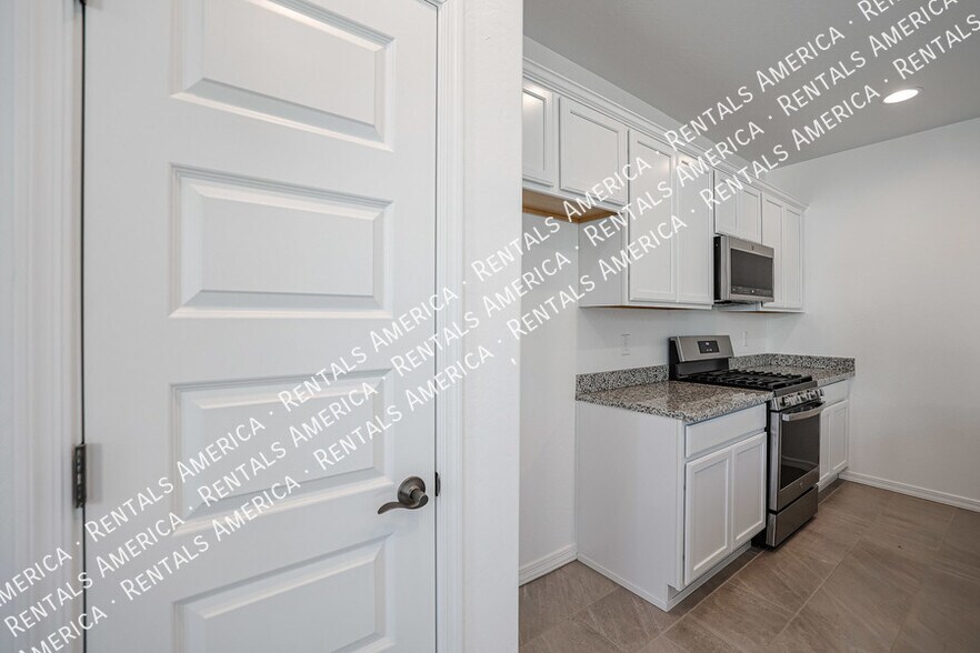 Building Photo - 25196 N 142nd Dr