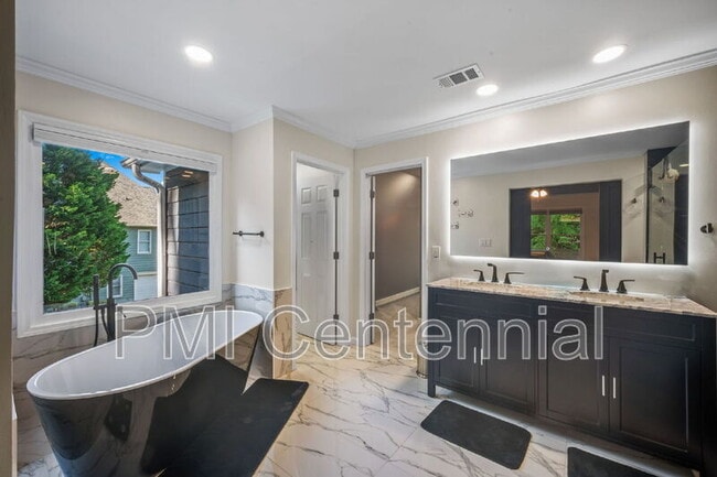 Building Photo - 2506 Retreat Dr NE