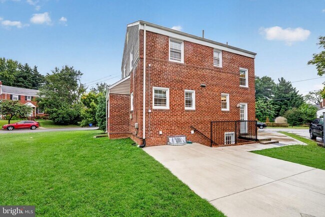 Building Photo - 406 Gilmoure Dr