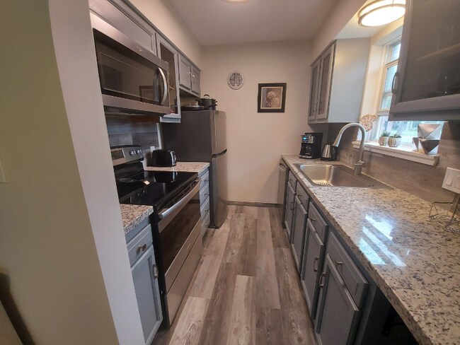 Building Photo - 323 Bolivar Ave