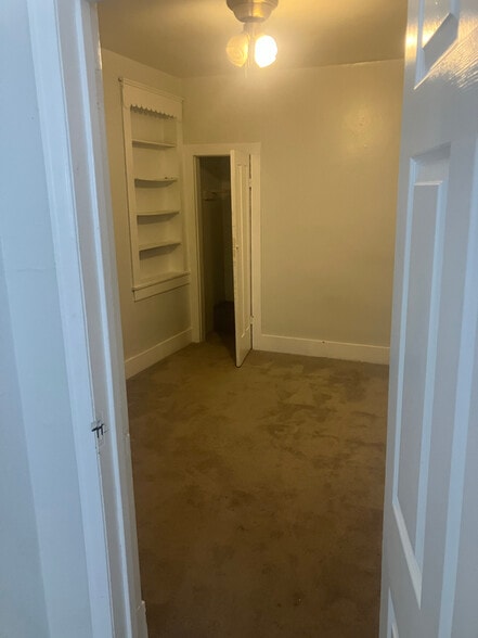 Building Photo - 932 Napoleon St