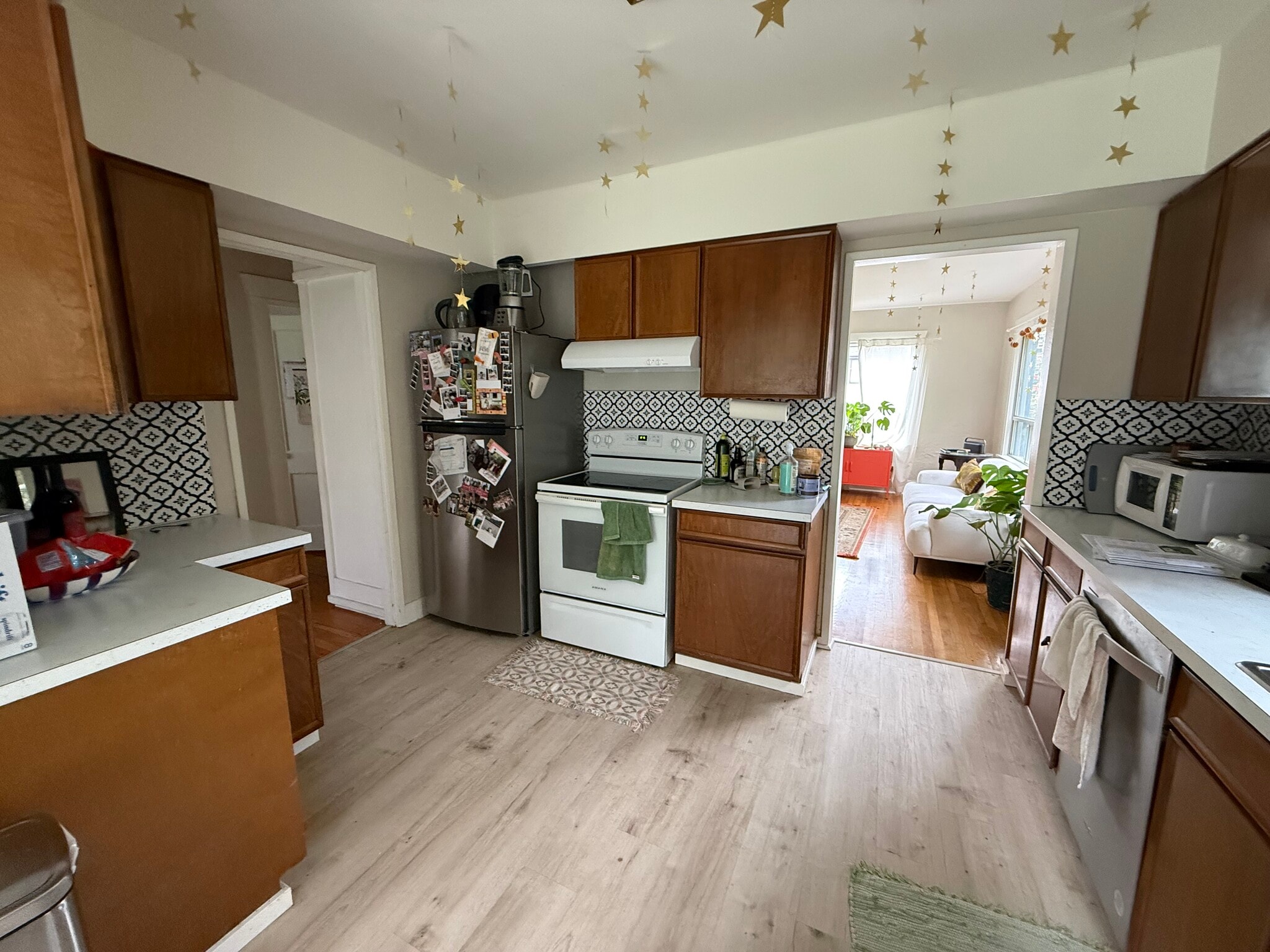 Kitchen - 4038 Greenwood Avenue North