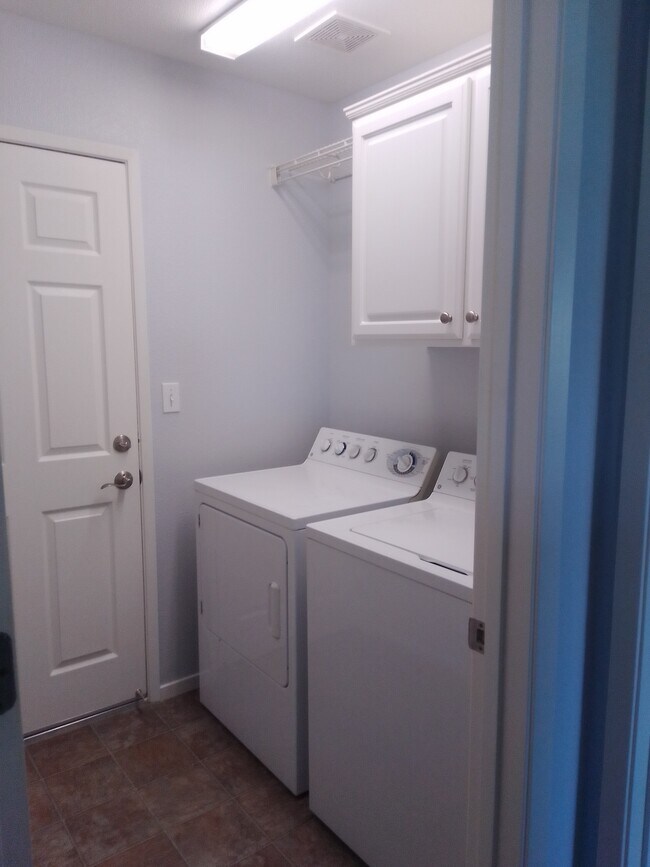 Building Photo - 377 Gold Hills Dr