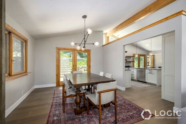 Building Photo - Beautiful Home in Prime Location!