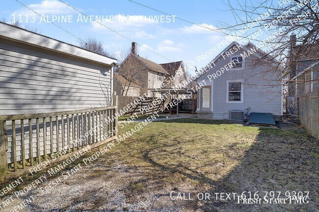 Building Photo - 1113 Alpine Ave NW
