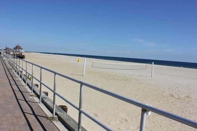 Building Photo - 99 Steiner Ave