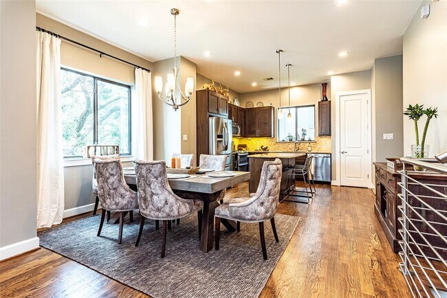 Building Photo - 2510 Chenevert St