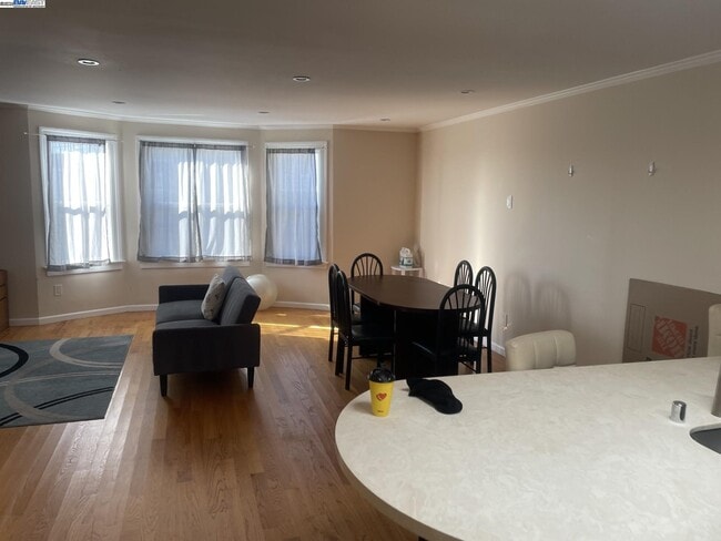 Primary Photo - 586 39th Ave