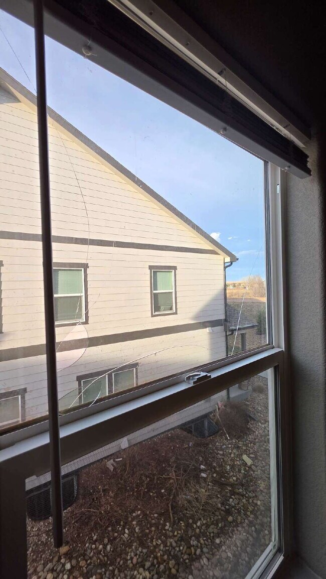Building Photo - Lorson Ranch 5 bedroom Townhouse near military bases