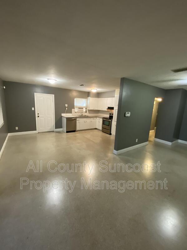 Building Photo - 5036 10th Ave N