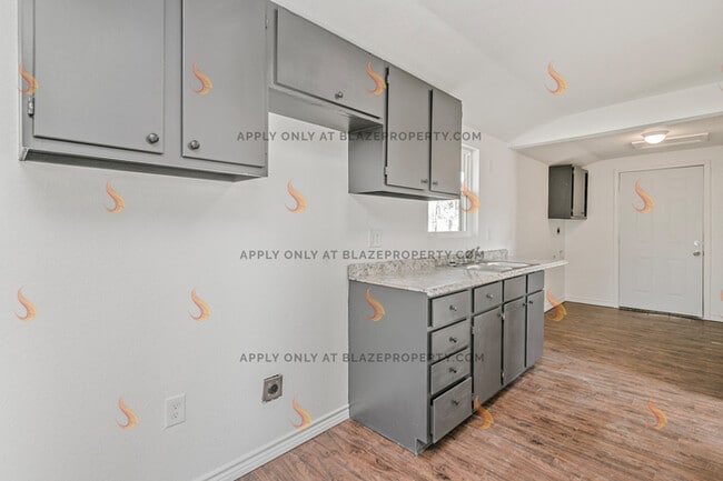 Building Photo - Updated 1-Bed Bungalow in South San Jacinto