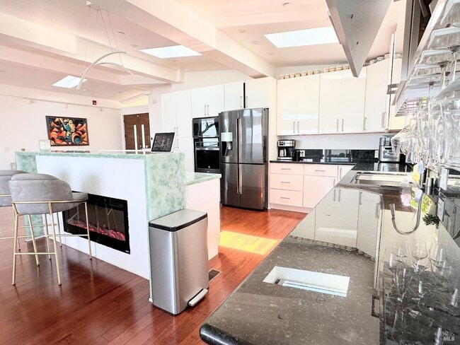 Building Photo - 5148 Paradise Dr