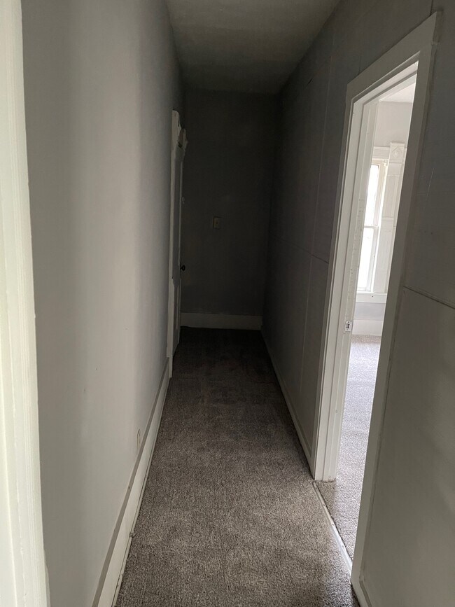 Building Photo - 916 3rd St SW